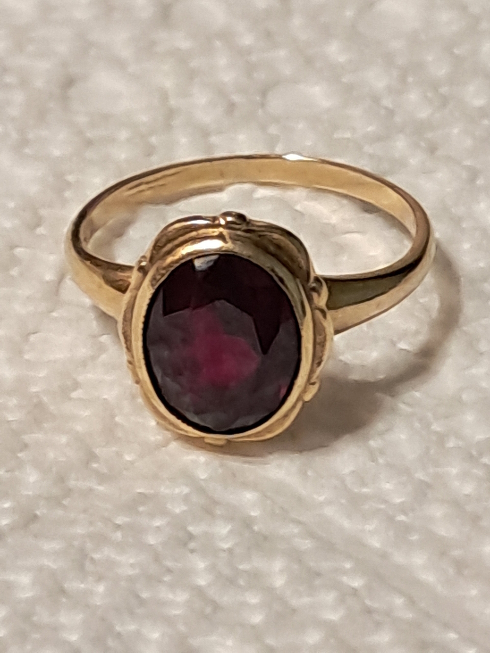 Gorgeous vintage Maroon Garnet ring with a beautiful red color mounted i